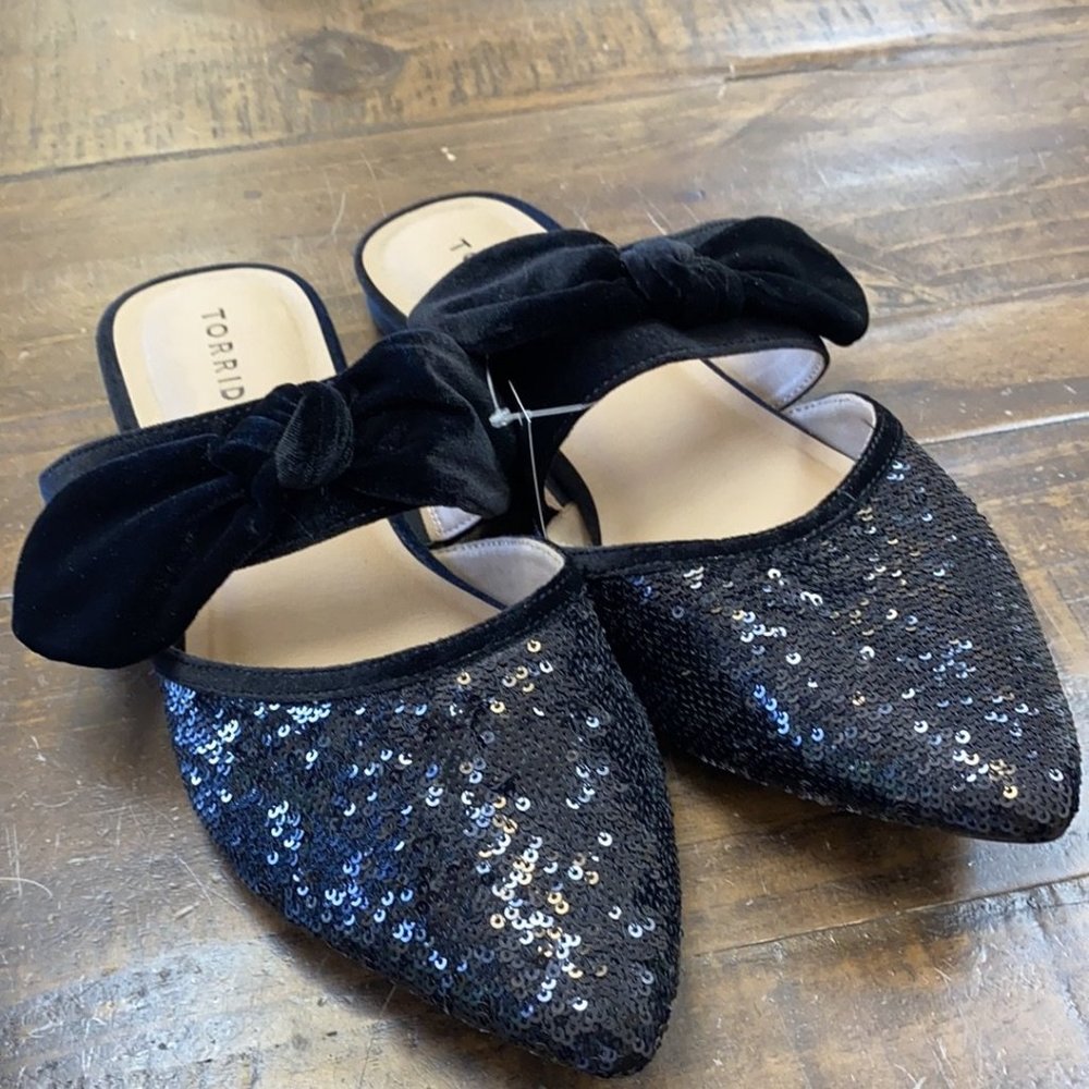 Torrid Black Velvet Bow Mules 12 Wide - Picture 2 of 6